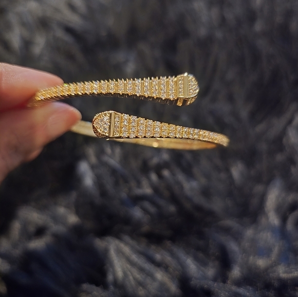 21kgp Dubai Jewelry - Elegant Gold-Tone Jewelry Set - Picture 12 of 14